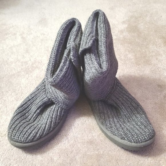 Gray women's UGG Australia warm winter boots Size 7 or 8 - Picture 1 of 4